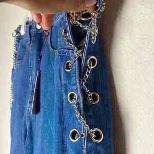 Boyfriend jeans with open sides